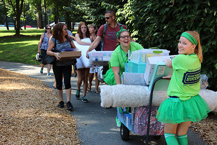 students moving in to campus