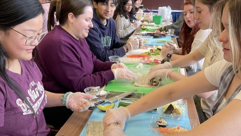 Students learn to roll sushi 