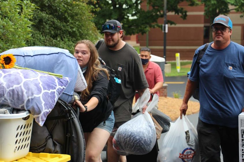 Students moving into the residence halls